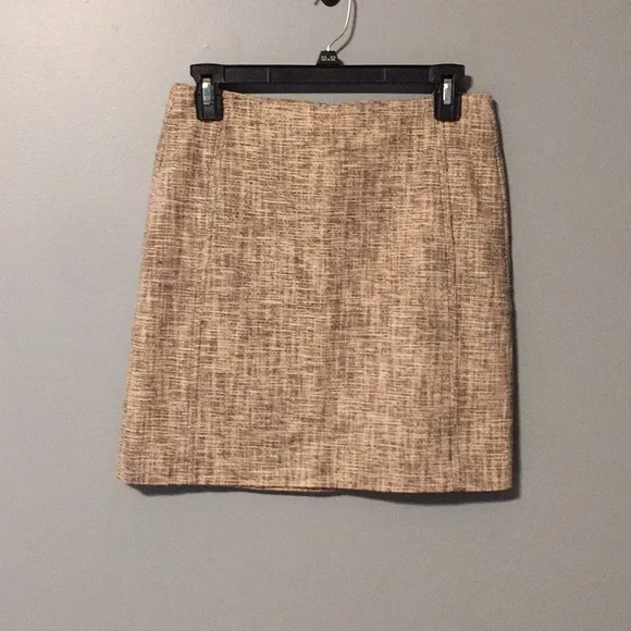 3/$20 LOFT skirt size 2P - Picture 1 of 3